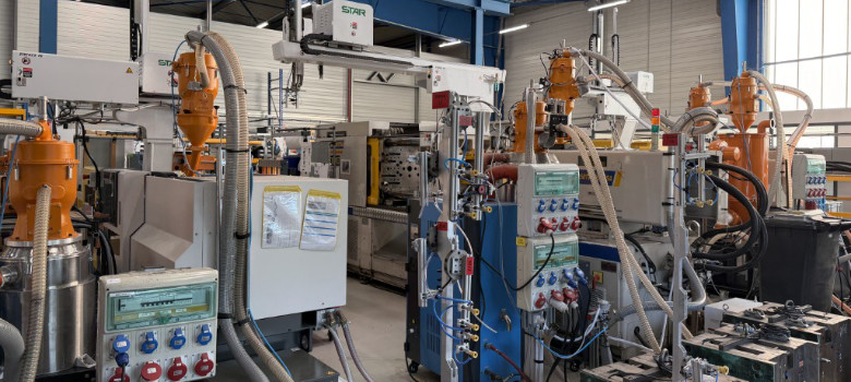 Injection molding machines at Evolis